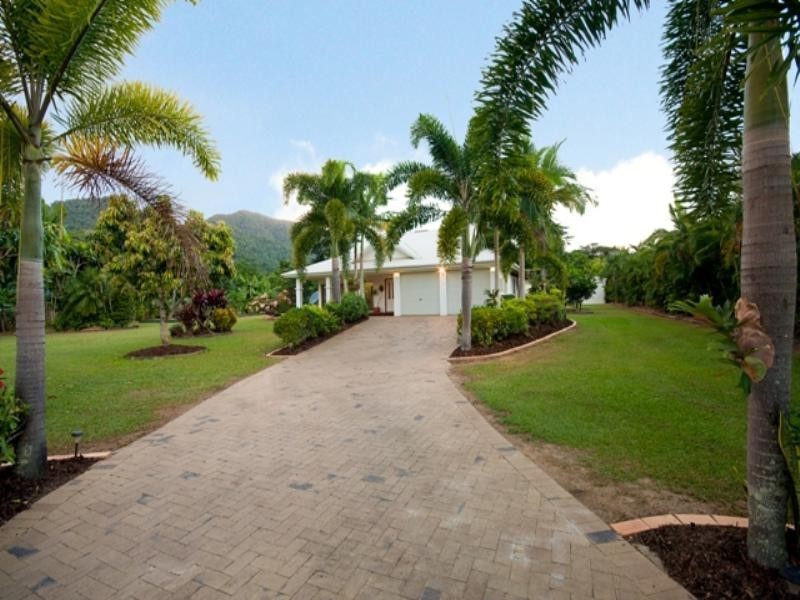 10 Crystal Close, Redlynch QLD 4870