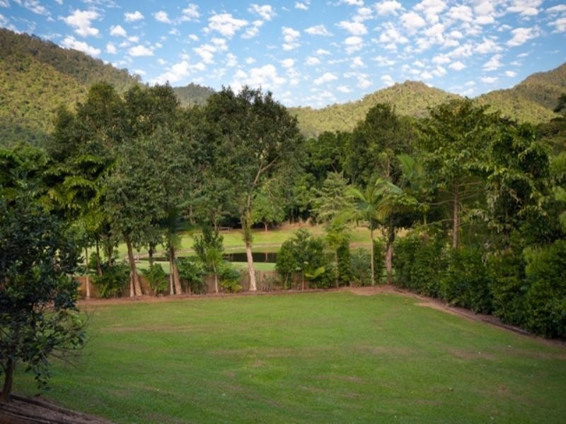 10 Crystal Close, Redlynch QLD 4870