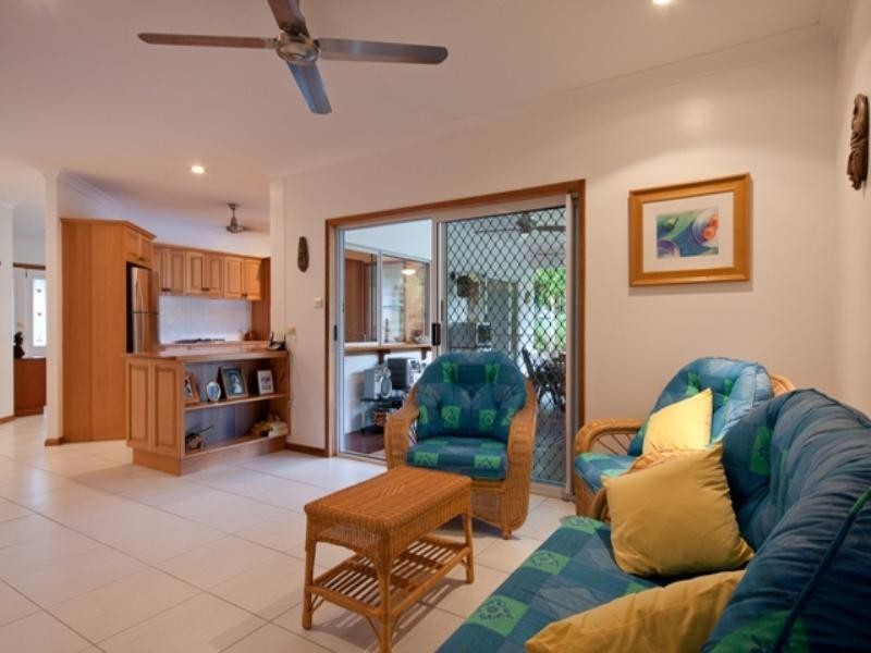 10 Crystal Close, Redlynch QLD 4870