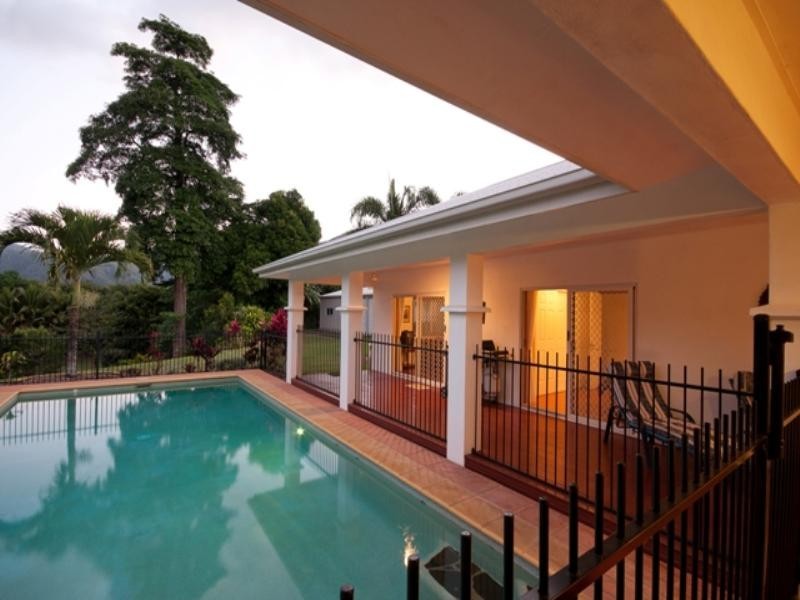 10 Crystal Close, Redlynch QLD 4870