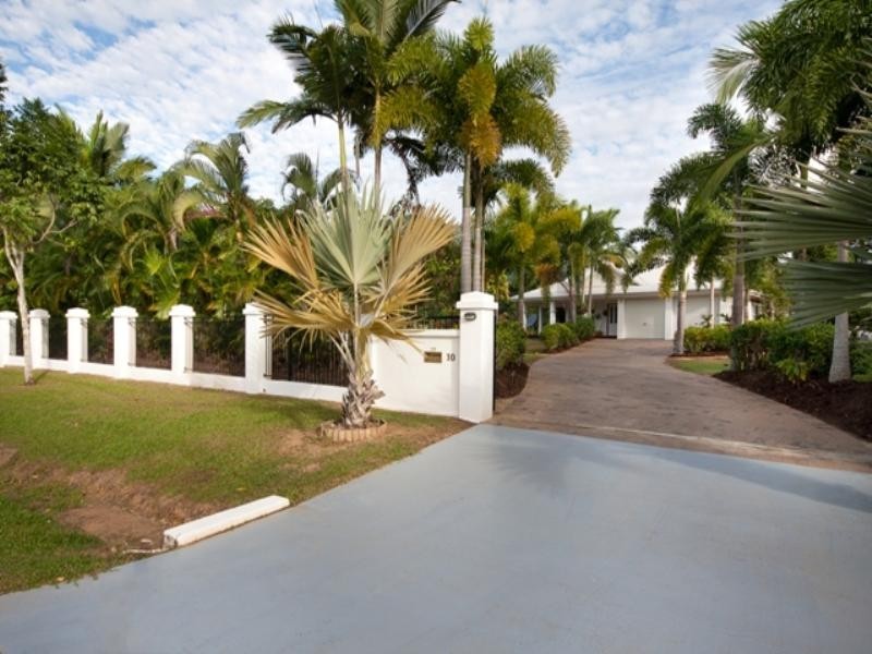 10 Crystal Close, Redlynch QLD 4870