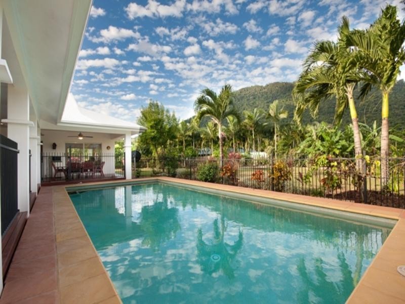 10 Crystal Close, Redlynch QLD 4870