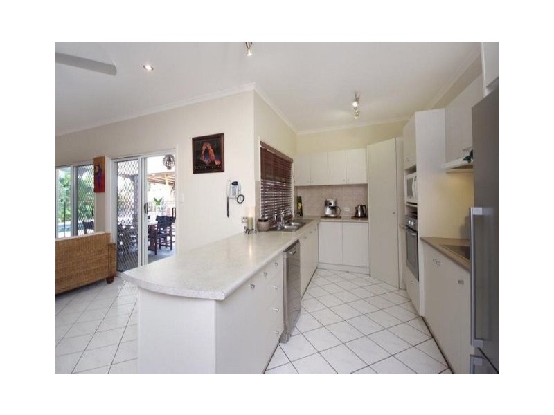 4 Raphis Close, Kamerunga QLD 4870