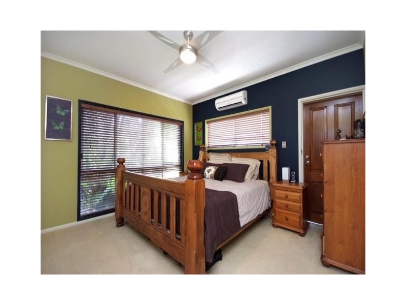 4 Raphis Close, Kamerunga QLD 4870