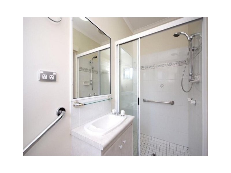 4 Raphis Close, Kamerunga QLD 4870