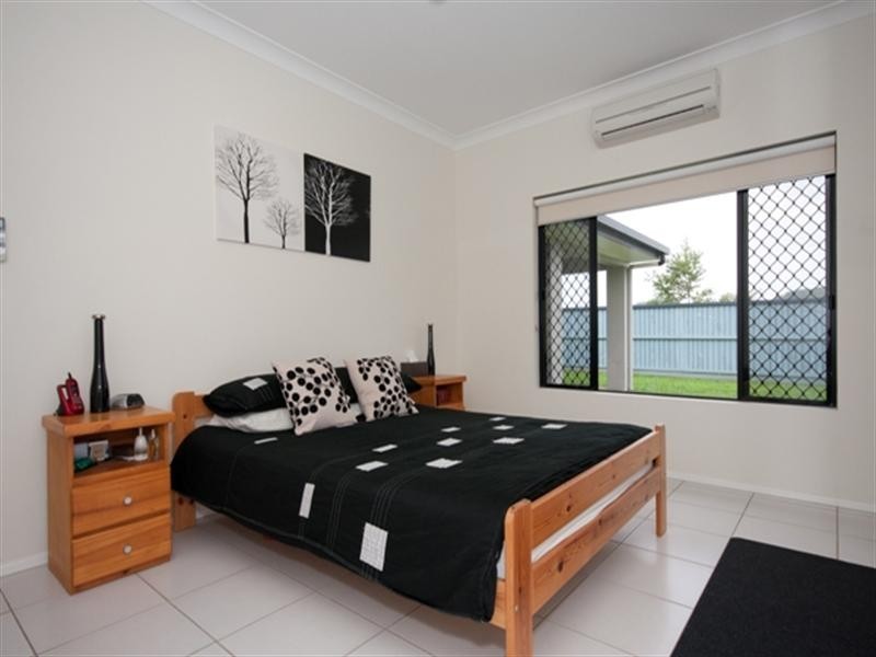 15 Springbrook Avenue, Redlynch QLD 4870