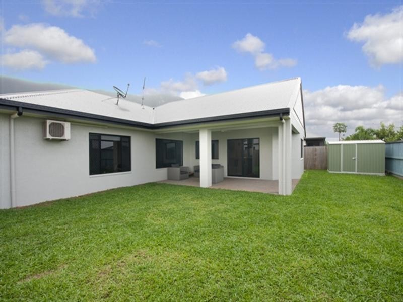 15 Springbrook Avenue, Redlynch QLD 4870