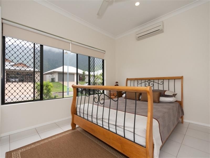 15 Springbrook Avenue, Redlynch QLD 4870