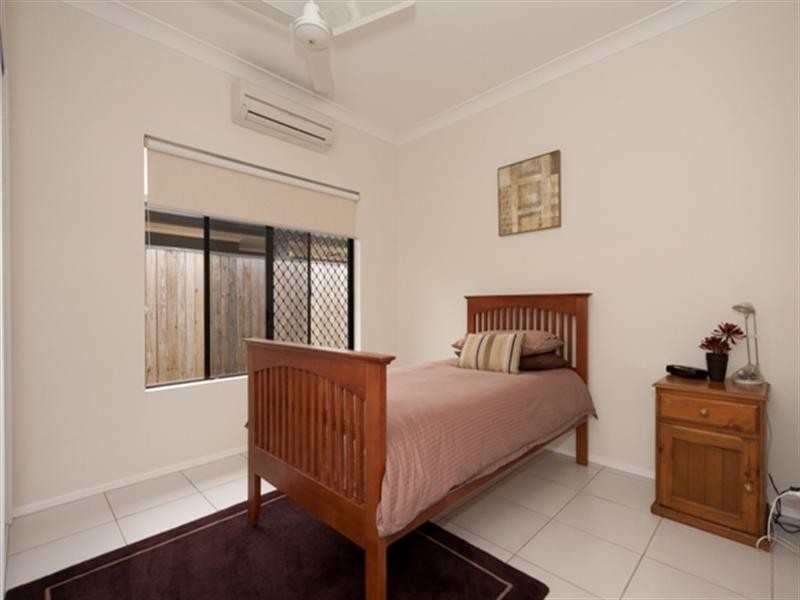 15 Springbrook Avenue, Redlynch QLD 4870