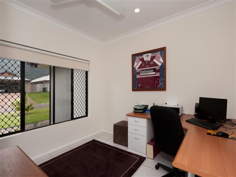 15 Springbrook Avenue, Redlynch QLD 4870