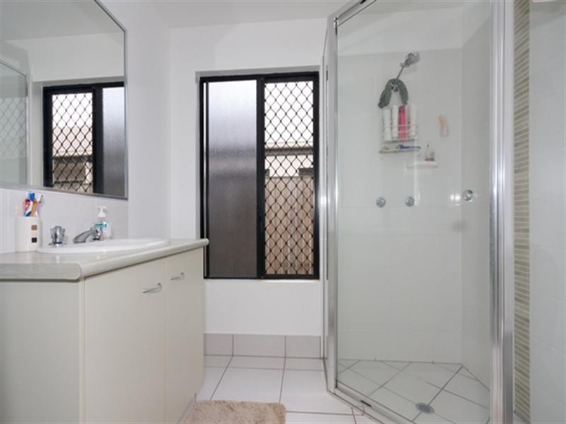 15 Springbrook Avenue, Redlynch QLD 4870