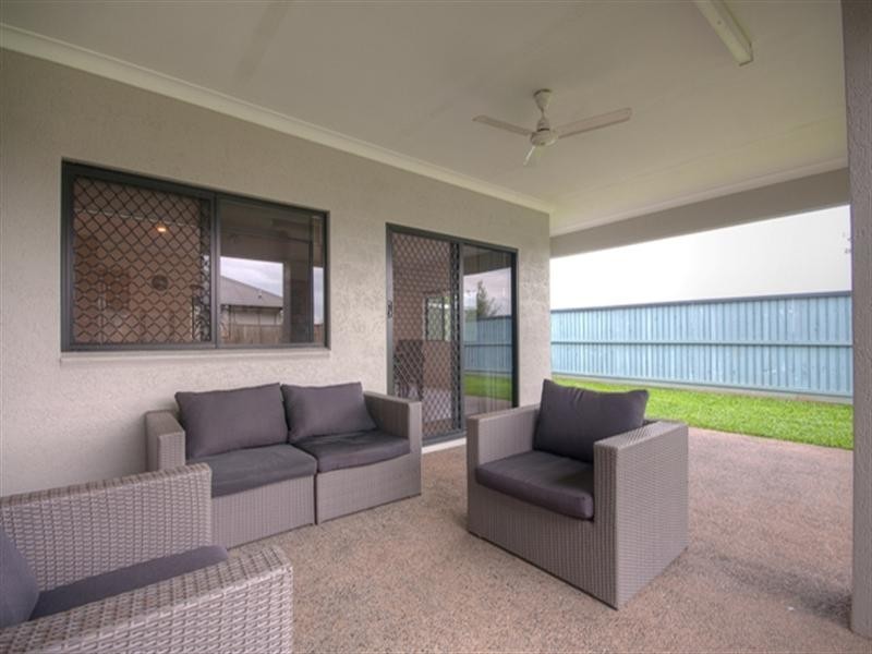 15 Springbrook Avenue, Redlynch QLD 4870