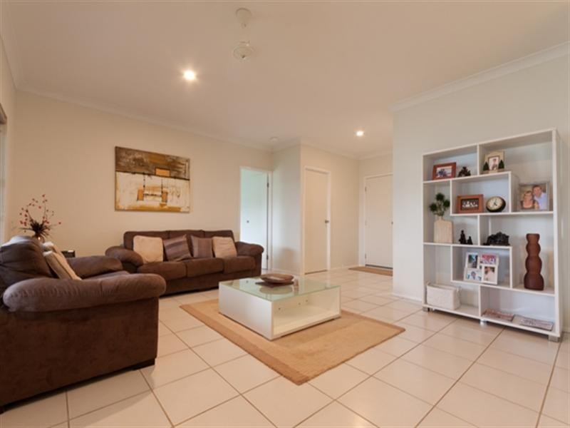 15 Springbrook Avenue, Redlynch QLD 4870