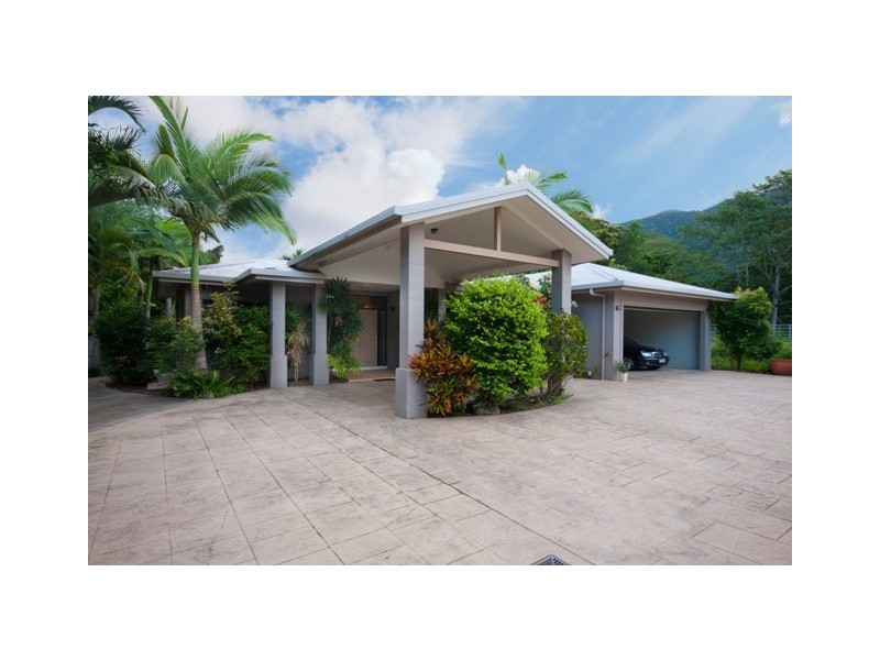 11 Crystal Close, Redlynch QLD 4870