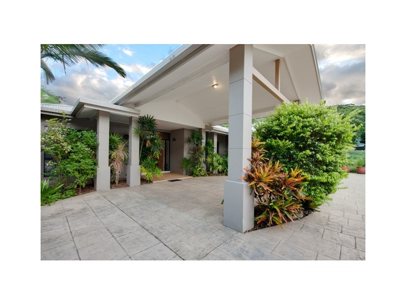 11 Crystal Close, Redlynch QLD 4870