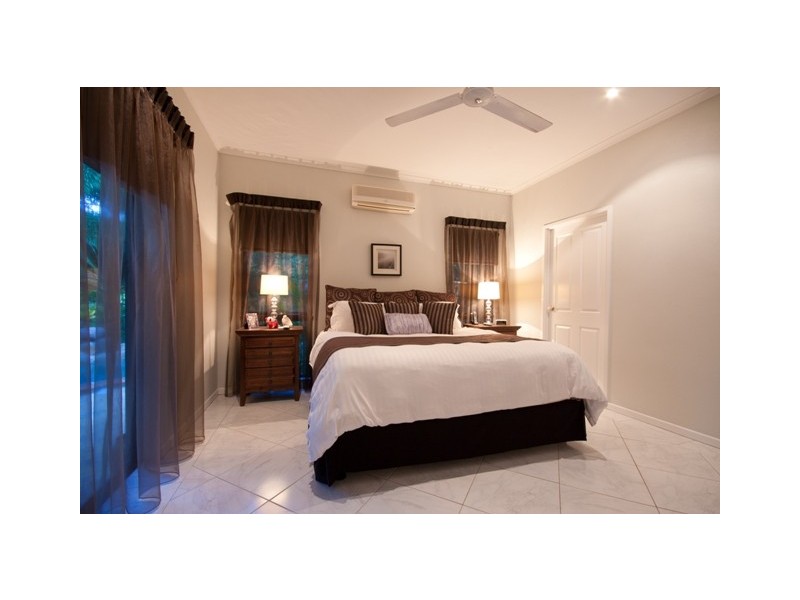 11 Crystal Close, Redlynch QLD 4870