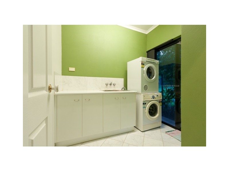 11 Crystal Close, Redlynch QLD 4870