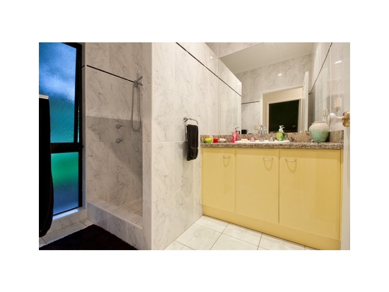 11 Crystal Close, Redlynch QLD 4870