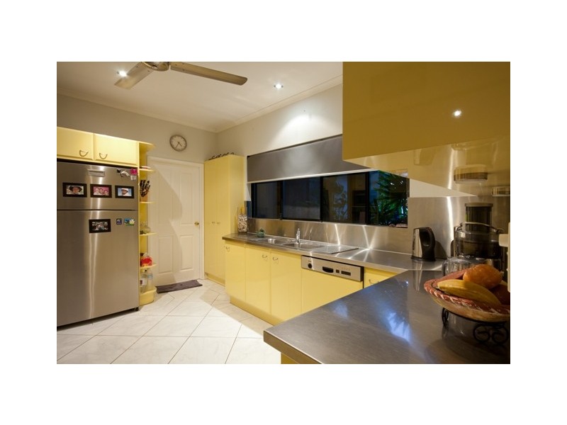 11 Crystal Close, Redlynch QLD 4870