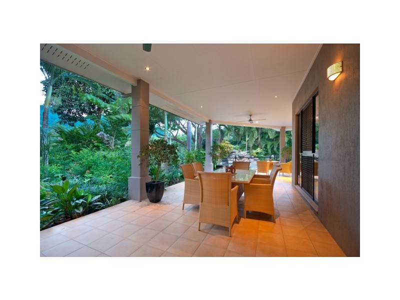 11 Crystal Close, Redlynch QLD 4870