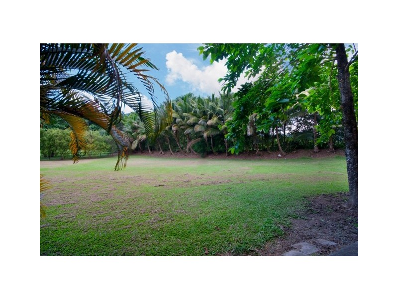 11 Crystal Close, Redlynch QLD 4870