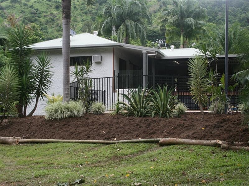 10 Chirio Drive, Redlynch QLD 4870