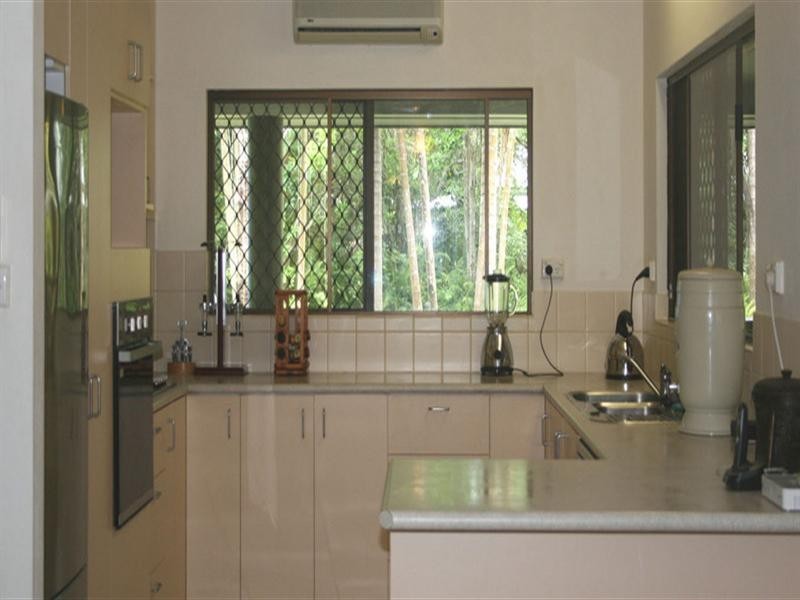 10 Chirio Drive, Redlynch QLD 4870