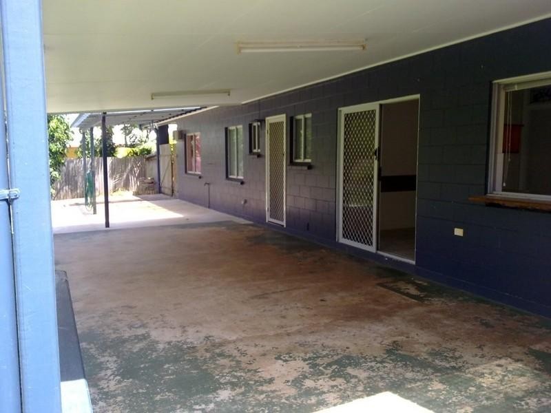 16 Lomatia Street, Redlynch QLD 4870