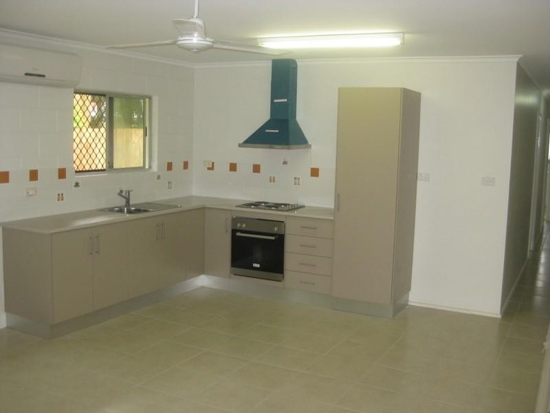 1/87 Mann Street, Westcourt QLD 4870