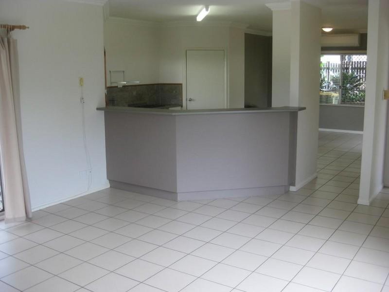 16 Satinash Close, Redlynch QLD 4870