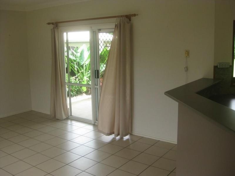 16 Satinash Close, Redlynch QLD 4870