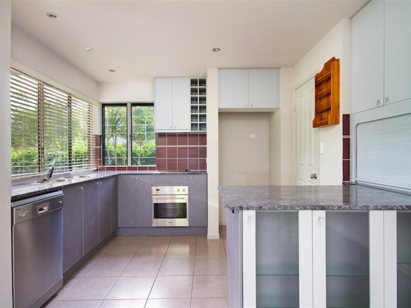 16 Willie Ming Close, Redlynch QLD 4870