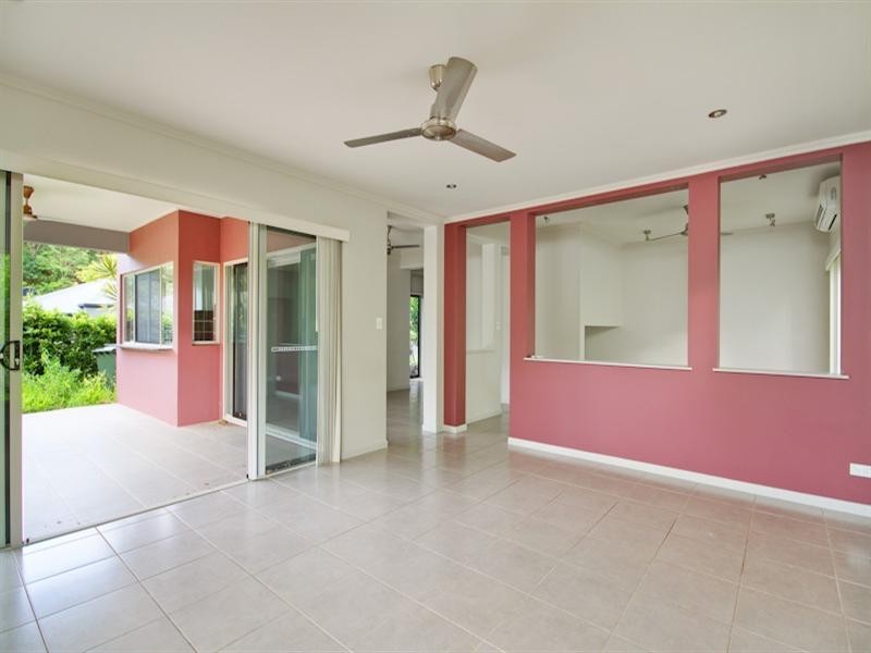 16 Willie Ming Close, Redlynch QLD 4870