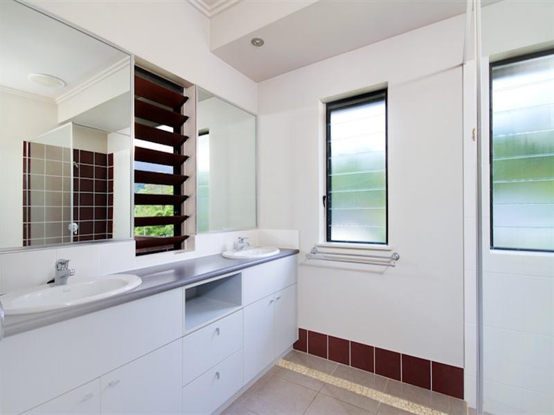 16 Willie Ming Close, Redlynch QLD 4870