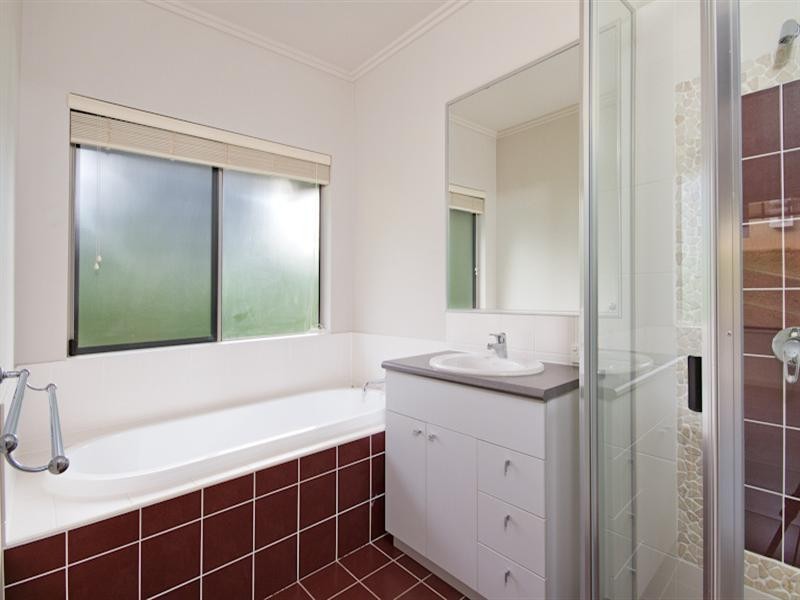 16 Willie Ming Close, Redlynch QLD 4870