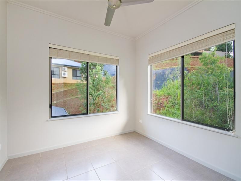 16 Willie Ming Close, Redlynch QLD 4870