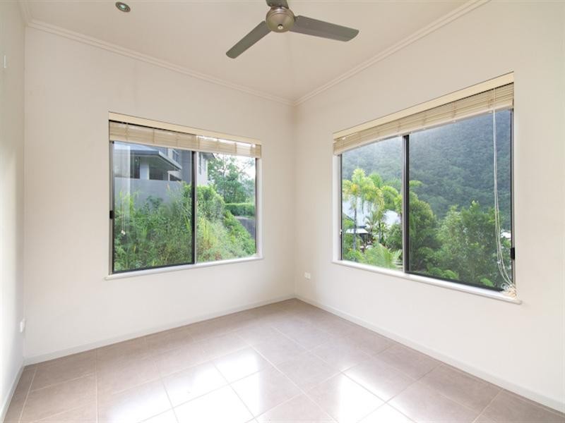 16 Willie Ming Close, Redlynch QLD 4870