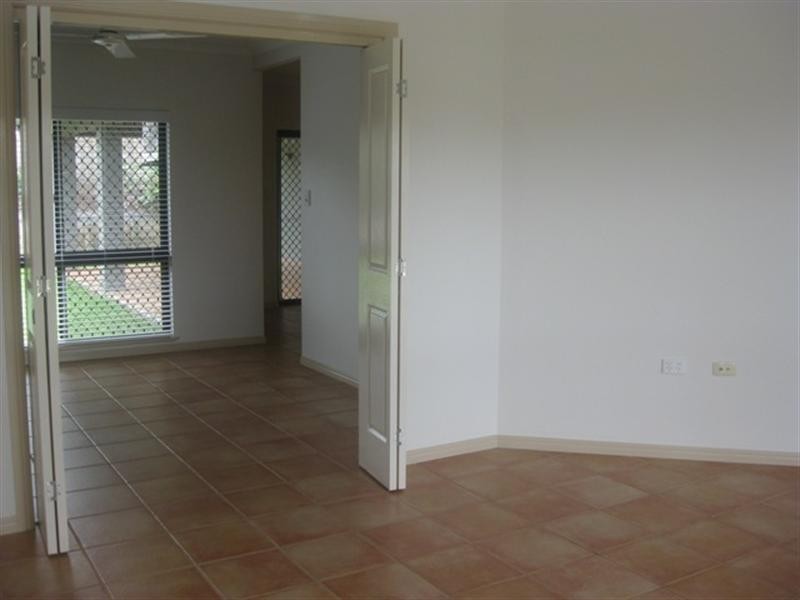 11 Abbington Street, Redlynch QLD 4870