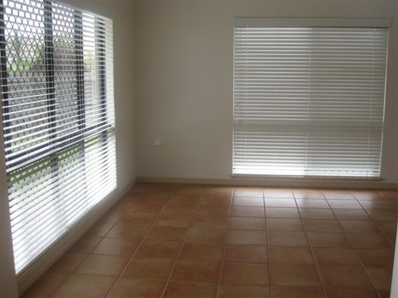 11 Abbington Street, Redlynch QLD 4870