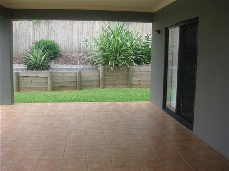 11 Abbington Street, Redlynch QLD 4870