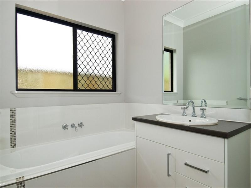 7 Raffles Avenue, Redlynch QLD 4870