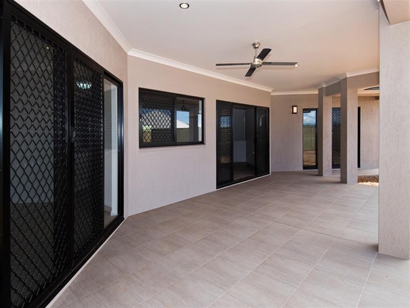 7 Raffles Avenue, Redlynch QLD 4870