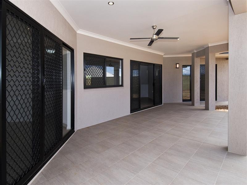 7 Raffles Avenue, Redlynch QLD 4870