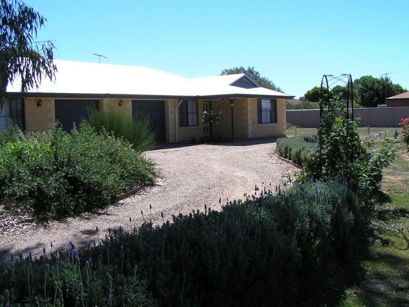 2/70b Johnson Street, Oxley VIC 3678