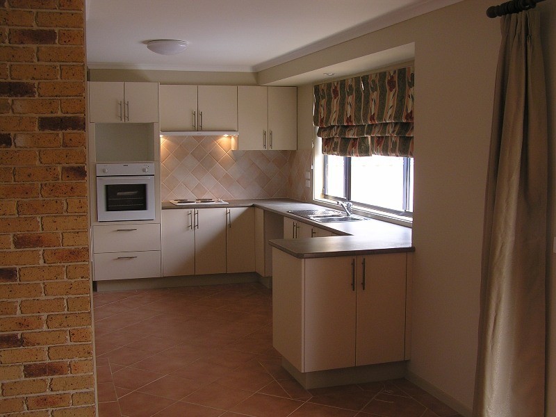 2/70b Johnson Street, Oxley VIC 3678