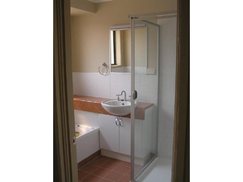 2/70b Johnson Street, Oxley VIC 3678