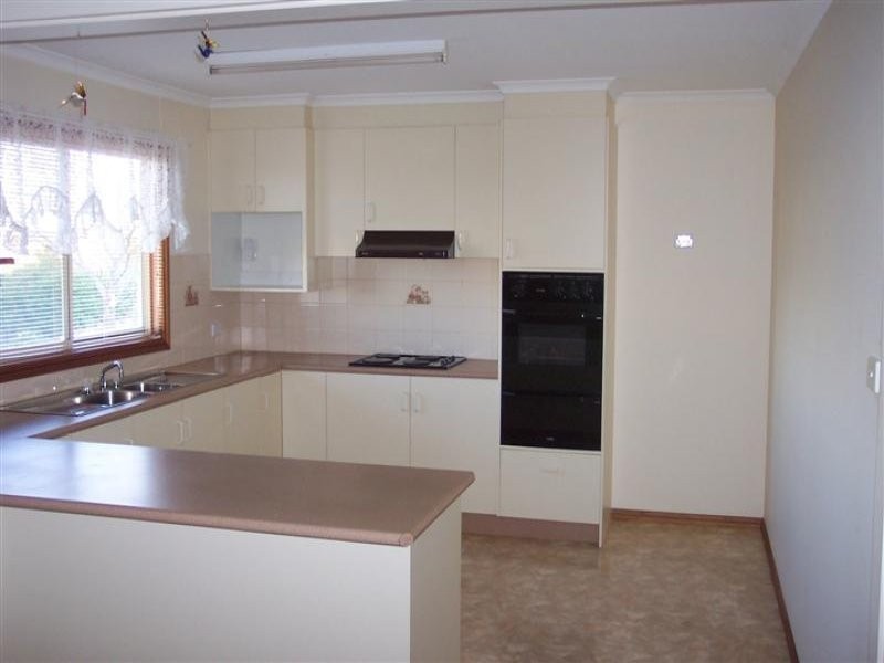 68 Blue Mantle Road, Cowra NSW 2794