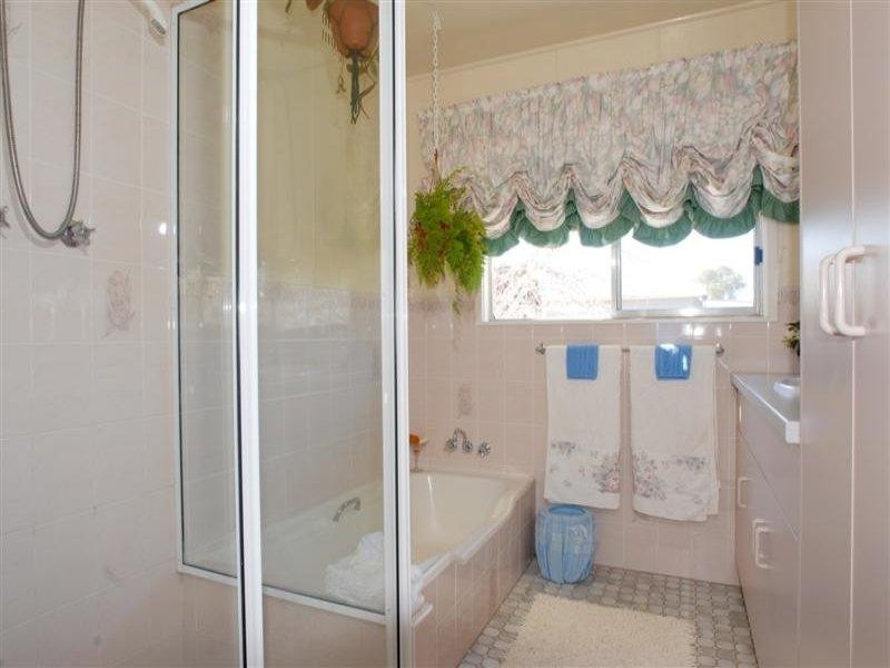 2 East Street, Gooloogong NSW 2805