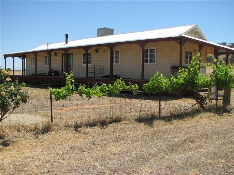 1908 Canowindra Road, Cowra NSW 2794