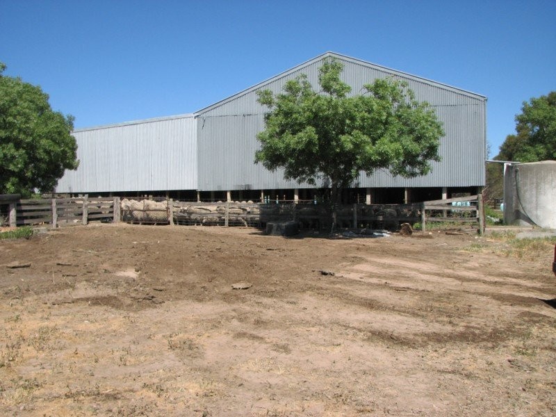 107 Hume Highway, Holbrook NSW 2644